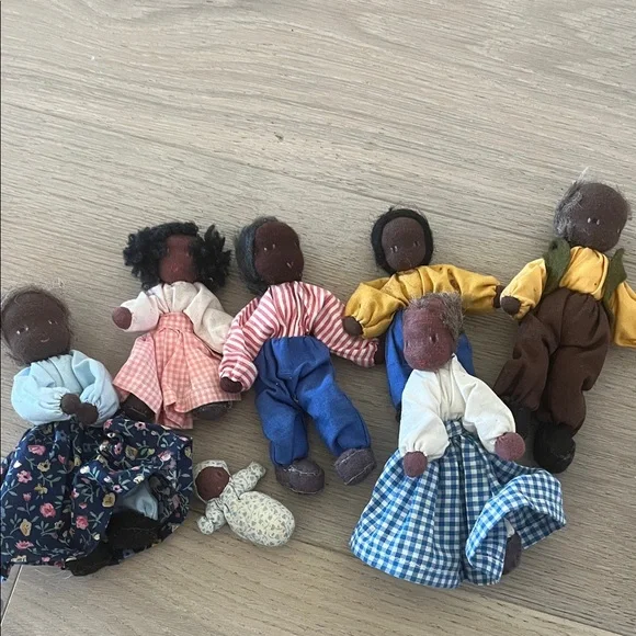 7 Waldofr-style Handcrafted  Cloth Doll Set with Colorful Outfits - Picture 3 of 10